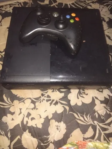 Xbox bloqueado com um controle, faltando a fonte