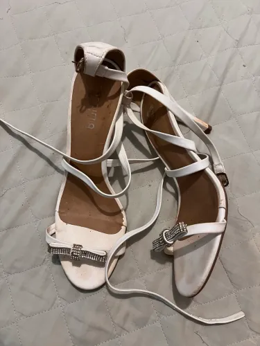 Vendo Sapatos de Salto N 39
