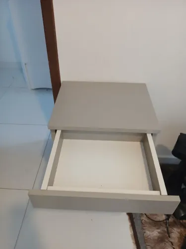 Criado mudo com gaveta