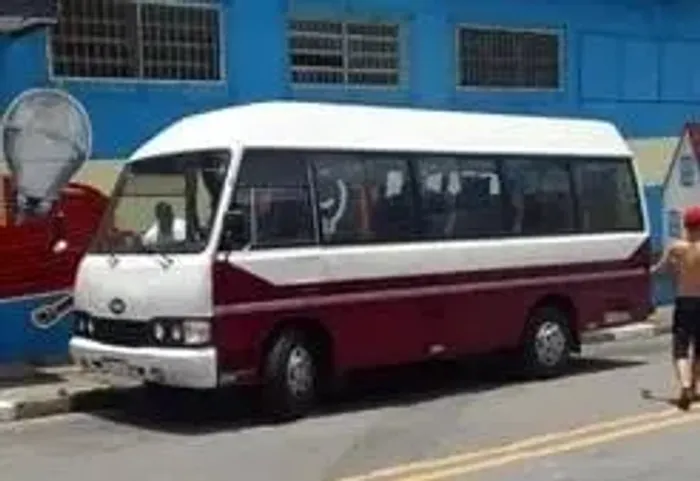 Microônibus Asia AM 825