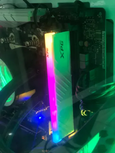 1 pente Memória ram DDR4 16gb XPG Spectrix