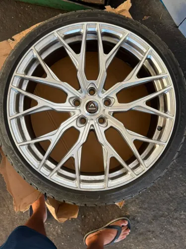 Rodas Vittoria Whells Aro 20 com Pneus 225/35/20 e Molas Esportivas