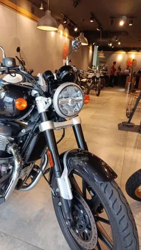 Super Meteor 650cc Astral Black (Marcio Carioca) *