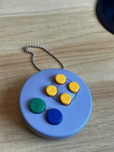 Chaveiro Nintendo 64 Botões A, B e C - Gashapon Oficial Nintendo