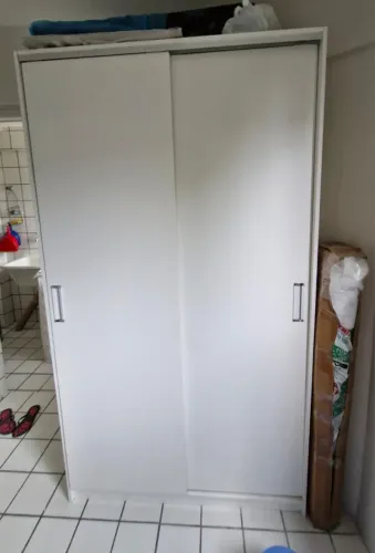 Vende-se Guarda Roupa Solteiro