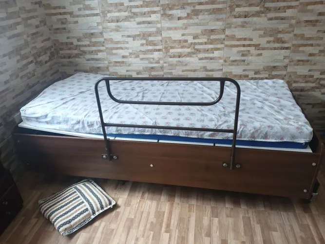 Vendo cama hospitalar elétrica com 5 movimentos