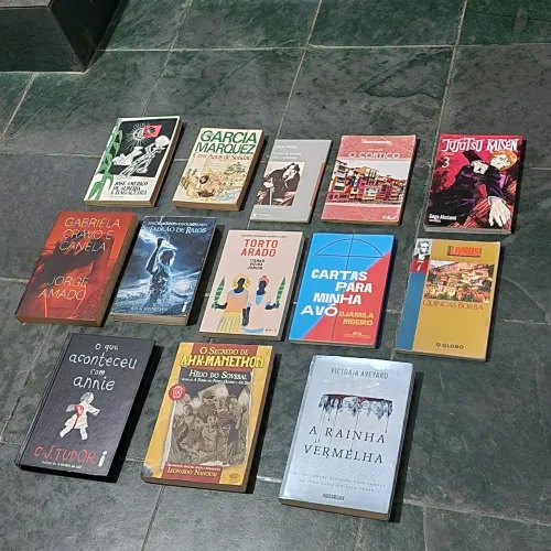 12 livros e 1 mangá (Desapegos)