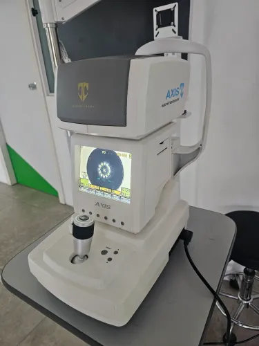 Autorefrator Axis