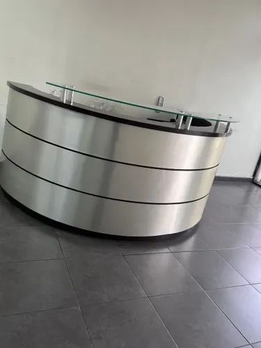 Balcão de recepção curvo alto padrão