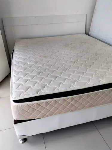 Cama queem size de casal ( $$ 700 ) *