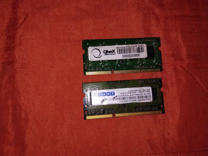 Duas memórias ram ddr3 2gb x 2gb 1066mhz.