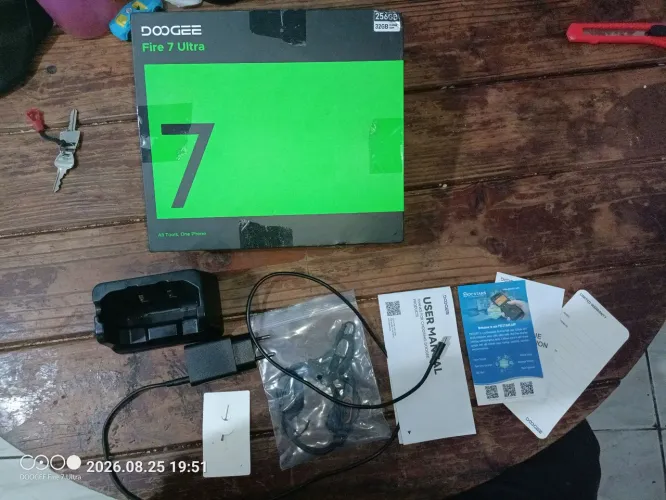Vendo celular ultra resistente,contra queda e água R$2500