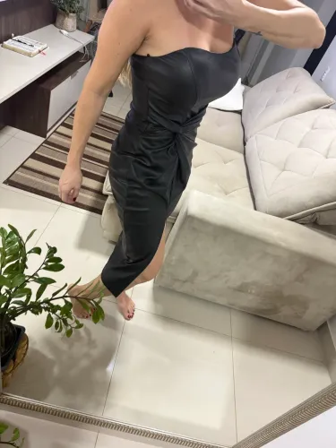 Vestido midi Charry couro PU preto tam.38-40