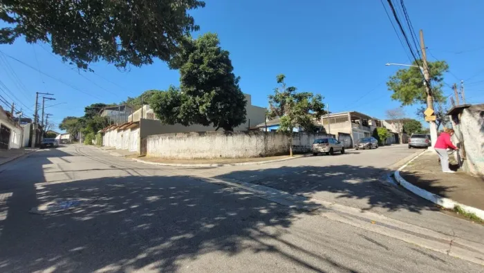 Oportunidade Única: Terreno de Esquina em Vila Marari/Cupecê!