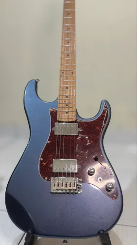 Guitarra Seizi Katana Venom Titanium (Aço Inox / Tarraxa c/ Trava) - Parcelo 12x