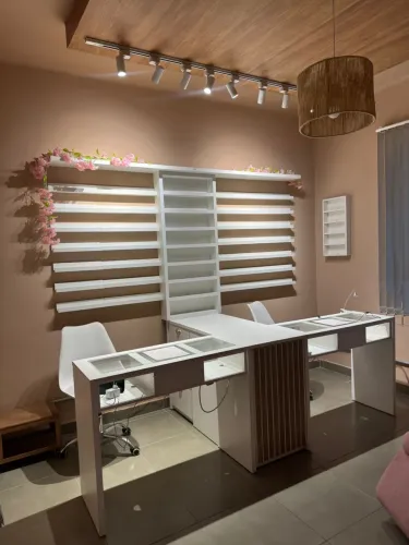 Mesa manicure/ Nail designer com expositor de esmalte 