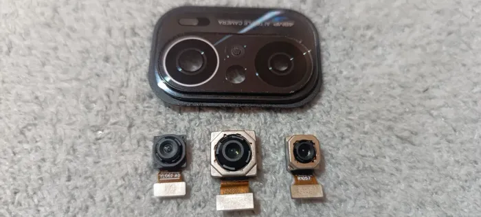 Kit com 3 câmeras originais traseiras do xiaomi Poco F3 + o bloco das lentes, originais.