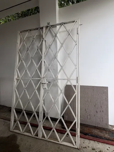 Porta de ferro