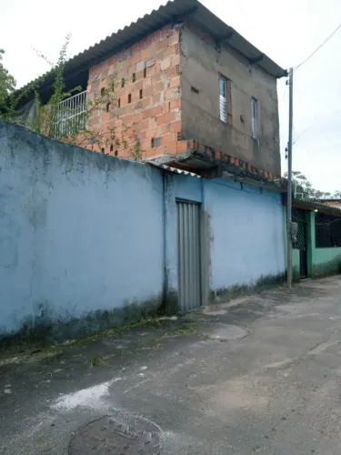 MINI SÍTIO/CASA TODA MURADA MURO ALTO - MEIA LAJE COM PISO - VAZIA - QUINTAL CERCADO ARAME
