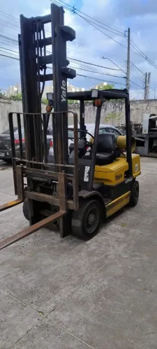 Empilhadeira a gás para 2.500 kg