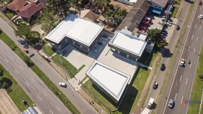 Loja comercial nova com 30 vagas e 123m² no Jardim Botânico, Curitiba