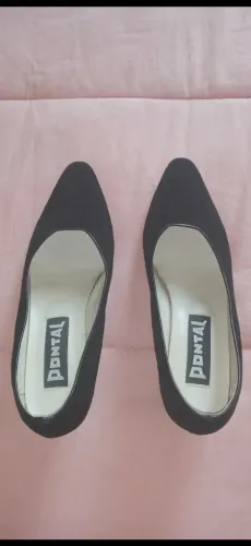 Scarpin preto de camurça
