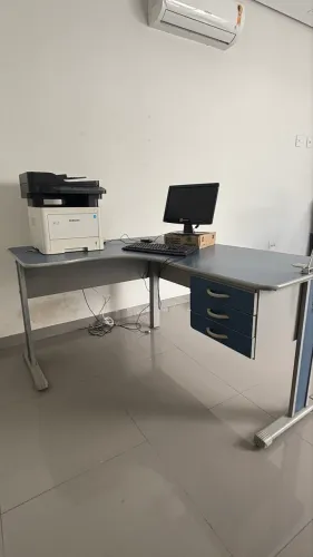 Mesa ilha com 3 gavetas