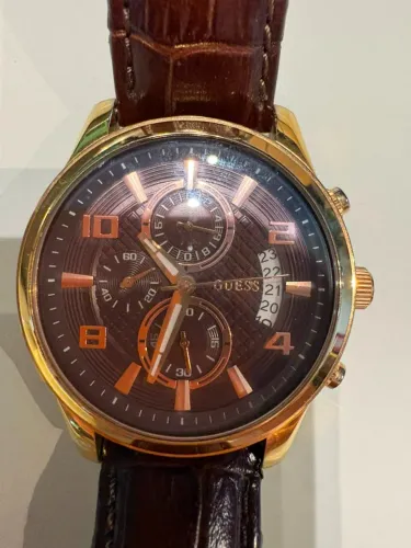 Relogio Guess Couro e Dourado 