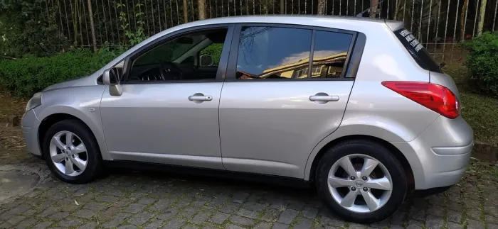 Nissan Tiida SL 1.8/1.8 Flex 16V Mec. 2011