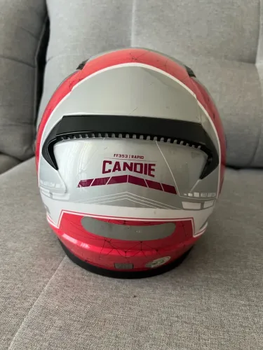 Vendo capacete feminino tamanho 56