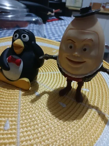 2 brinquedos originais lindos! BARATOOOOO!