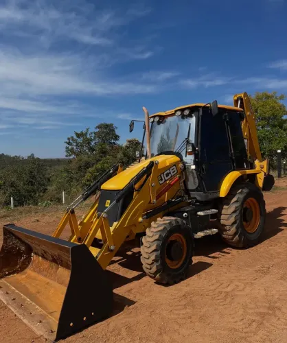 Retroescavadeira JCB 3CX 
