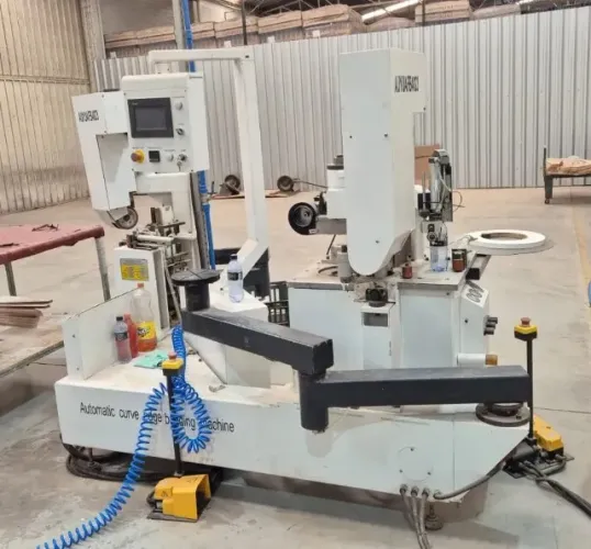 Coladeira de Bordas Curvas Automática