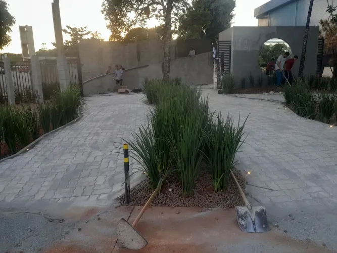 BLOQUETE, TERRAPLANAGEM E SERVIÇOS 