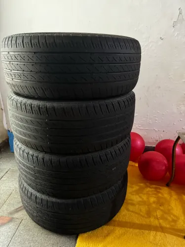 Pneu 235/60/16