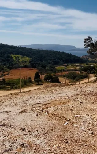 LOTE - 700 m², vista para área verde e Lago de Furnas