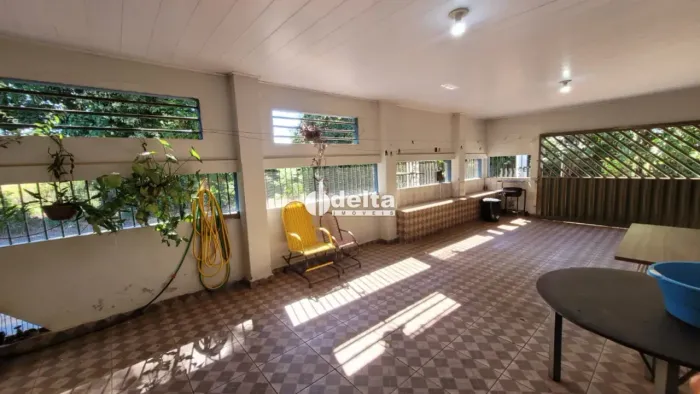 Casa residencial com 5 quartos disponível para venda no bairro Alvorada em Uberlândia - MG
