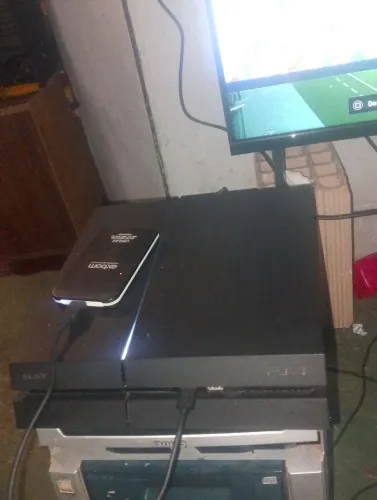 Ps4 FAT todo original com duas manetes e alguns jogos 