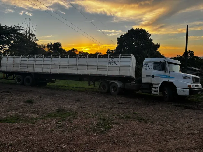 Vende-se carreta