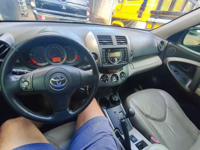 Toyota RAV4 2.4 4X2 16V 170cv Aut. 2011