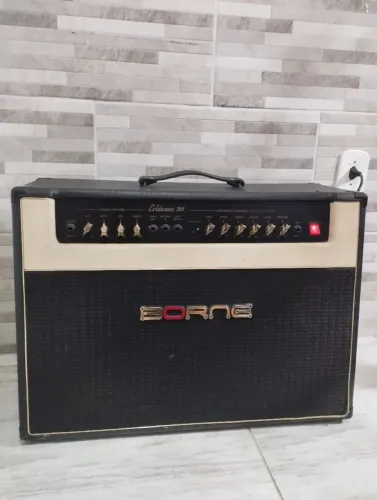 Amplificador de guitarra Borne Evidence 200