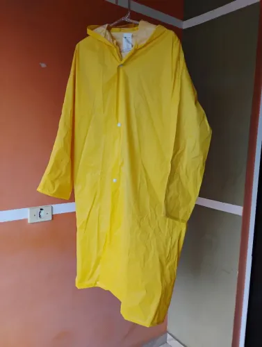 Capa de chuva amarela GG