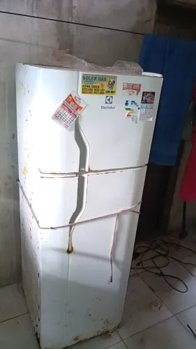 Vendo uma geladeira parou de gela e o gás
