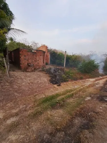 Vendo terreno com casa em construção 