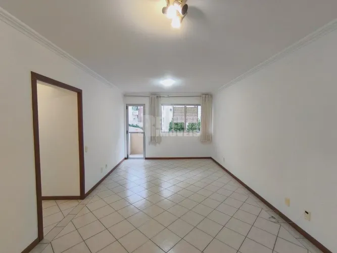 Excelente apartamento de 3 dormitórios para locação no bairro Carvoeira!