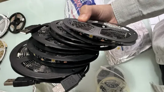 Lote fitas LED 12V, 5V USB e 220V, aprox. 30 unidades
