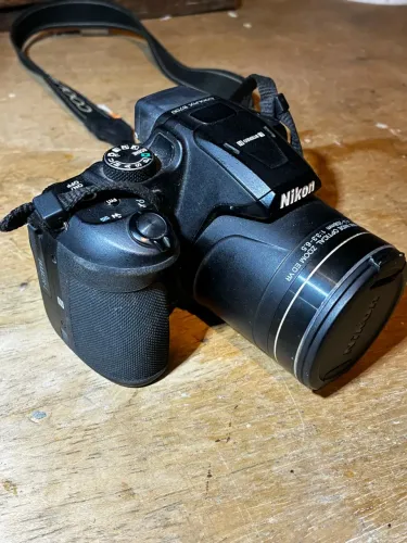 Câmera Semi-Profissional Nikon Coolpix B700 - Superzoom 60x e Vídeos em 4K