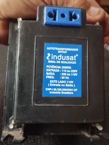 Transformador Indusat 2000 watts. 220v para 110v. 