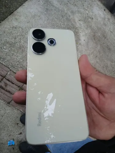 Redmi 13 dourado