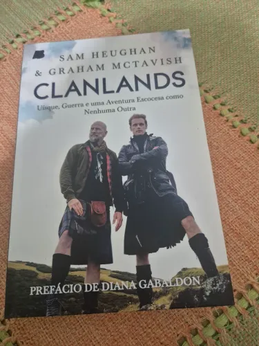 Livro Clanlands, em excelente estado